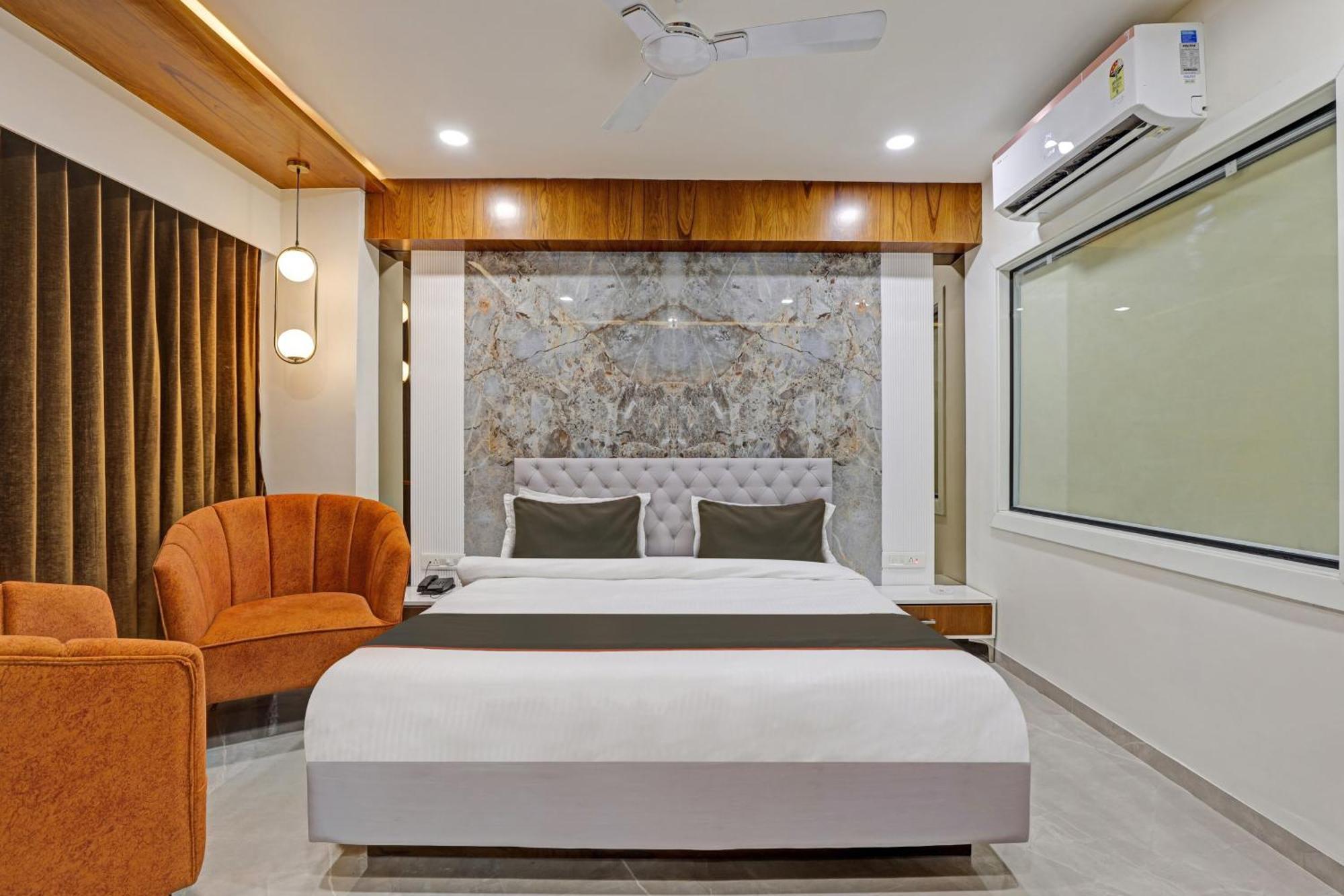Collection O Alpha One Ahmedabad Exterior foto