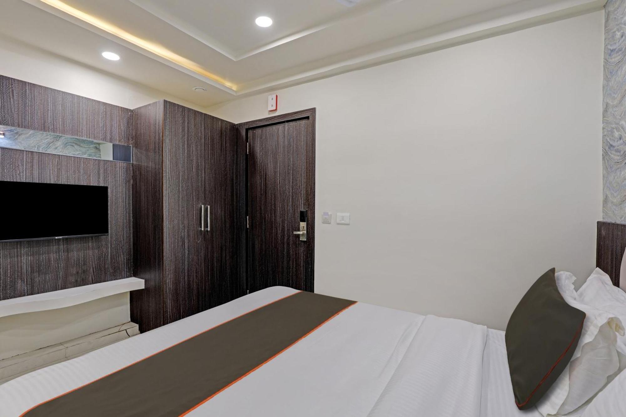 Collection O Alpha One Ahmedabad Exterior foto